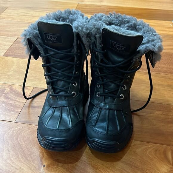 UGG Women's Boots S/N 1906 Adirondack II Leather Sheepskin Waterproof size 6 - Picture 1 of 11